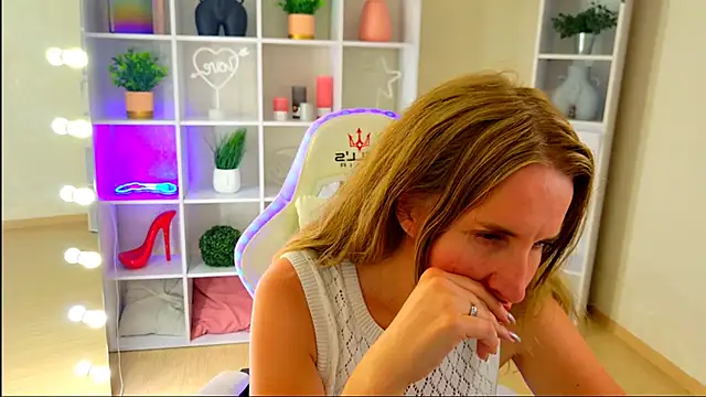 MollyLoll online show from July 2026 10:59:01 AM