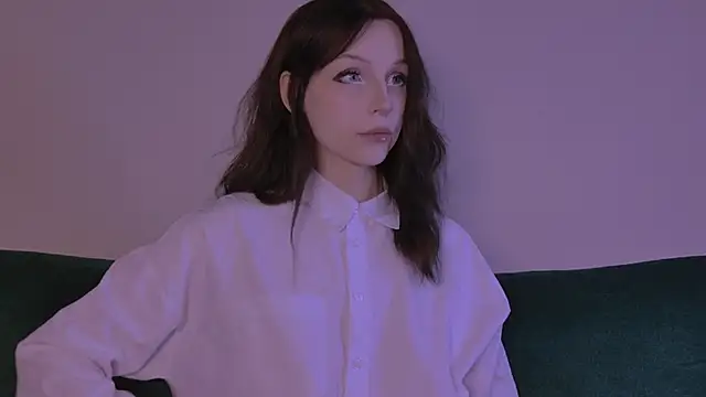 claire bennett  online show from April 2026 01:22:02 AM