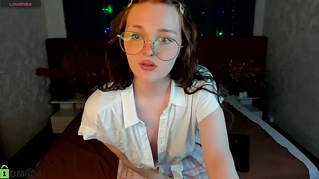 Emilly Hiil online show from April 2026 01:14:02 AM