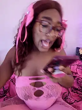 ChocolatCoveredStrawberry online show from April 2026 06:37:02 PM