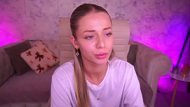 DoveLovee online show from May 2026 04:04:02 PM