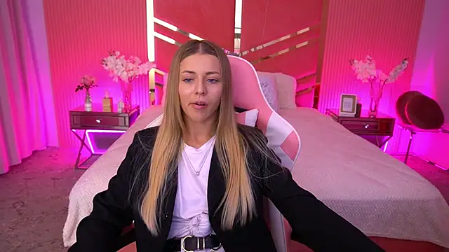 DoveLovee online show from May 2026 01:40:02 PM