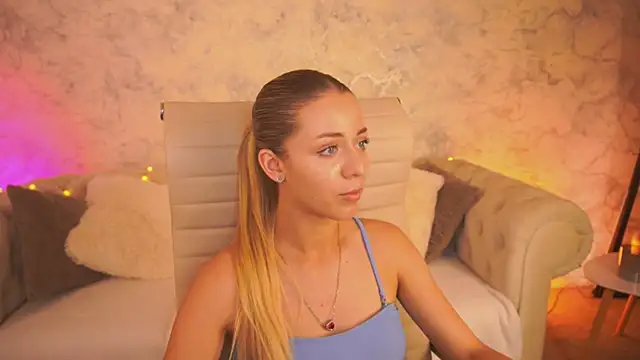 DoveLovee online show from June 2026 01:11:02 PM