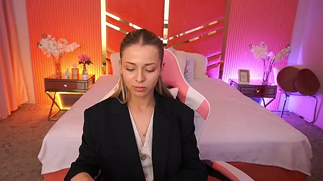 DoveLovee online show from May 2026 01:05:02 PM
