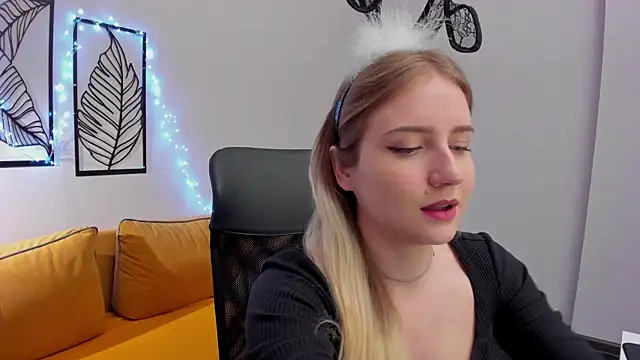 Liacandy  online show from April 2026 01:41:01 AM