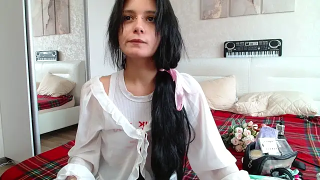 Snapshot of The_Slutty_Fox chatting on June 2026 07:57:01 AM The Slutty Fox online show from June 2026 07:57:01 AM