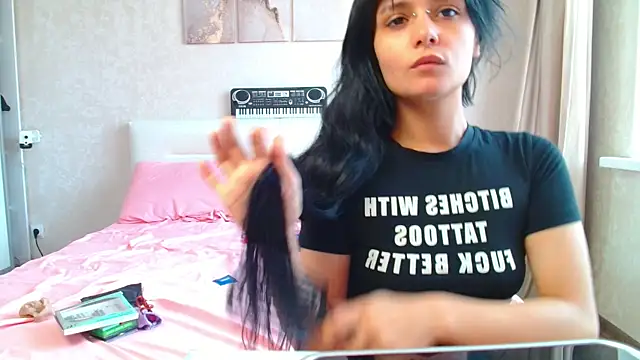 Snapshot of The_Slutty_Fox chatting on June 2026 08:34:01 AM The Slutty Fox online show from June 2026 08:34:01 AM