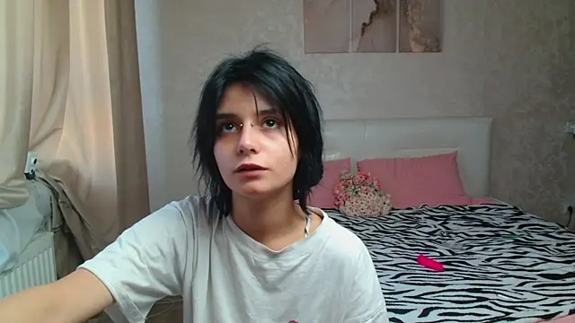 Snapshot of The_Slutty_Fox chatting on August 2026 11:19:02 AM The Slutty Fox online show from August 2026 11:19:02 AM