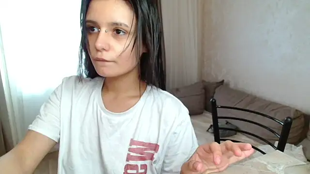 Snapshot of The_Slutty_Fox chatting on June 2026 09:20:02 AM The Slutty Fox online show from June 2026 09:20:02 AM
