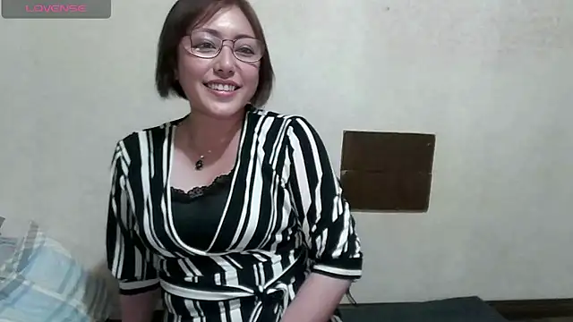 Snapshot of Anna_jpn8 chatting on May 2026 01:17:01 PM Anna jpn8 online show from May 2026 01:17:01 PM