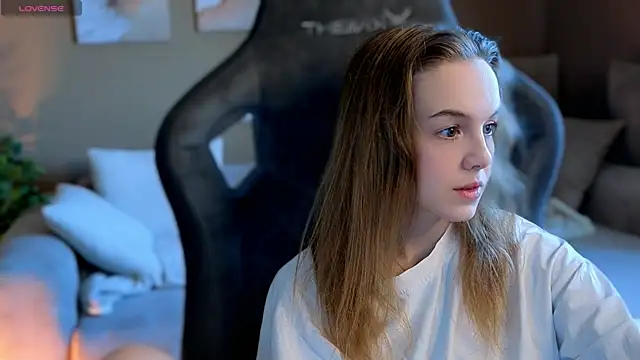 Snapshot of LeiaMurph chatting on April 2026 03:44:02 AM LeiaMurph online show from April 2026 03:44:02 AM