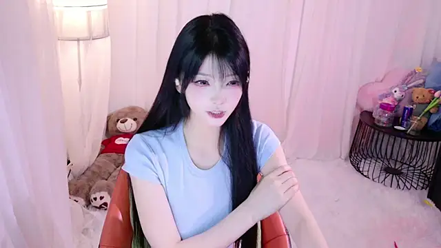 Zoe-001 online show from May 2026 12:12:01 PM