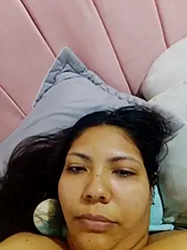 Izel  online show from May 2026 10:02:02 PM