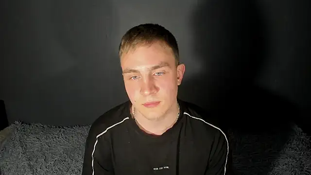 Snapshot of avrions chatting on April 2026 02:00:01 PM avrions online show from April 2026 02:00:01 PM