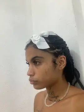 Snapshot of La_reynazendeya_ chatting on June 2026 01:21:02 PM La reynazendeya online show from June 2026 01:21:02 PM
