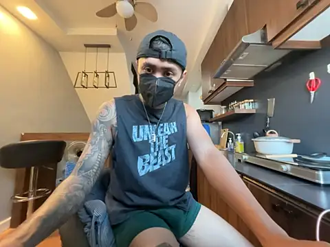 Snapshot of tattoo_hottie chatting on April 2026 09:32:01 AM tattoo hottie online show from April 2026 09:32:01 AM