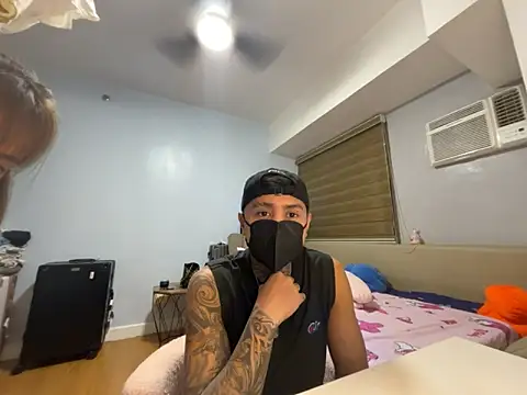 Snapshot of tattoo_hottie chatting on April 2026 05:38:01 PM tattoo hottie online show from April 2026 05:38:01 PM