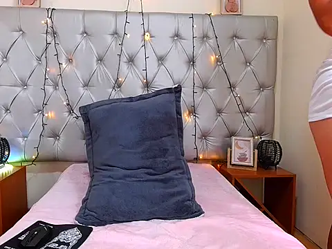 Snapshot of Sharonxt chatting on April 2026 03:38:02 PM Sharonxt online show from April 2026 03:38:02 PM