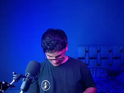 Andruetxx online show from April 2026 12:47:02 AM