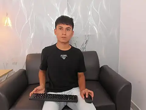 SantiagoCool online show from April 2026 07:41:02 PM