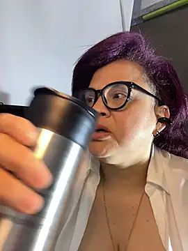 Roxie Blade Dyva online show from April 2026 12:01:01 PM