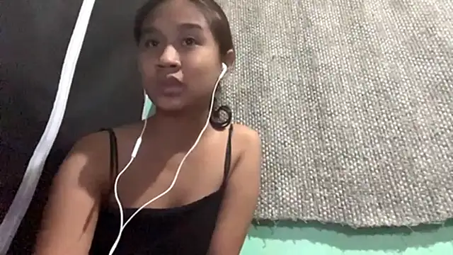 Snapshot of caitlyn_5 chatting on May 2026 01:25:02 PM caitlyn 5 online show from May 2026 01:25:02 PM