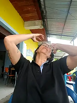 DulceM0609 online show from April 2026 05:25:01 PM