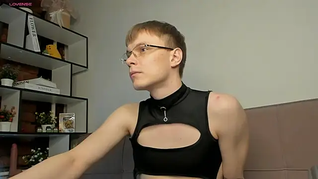 TwinkWhite online show from May 2026 09:28:01 PM