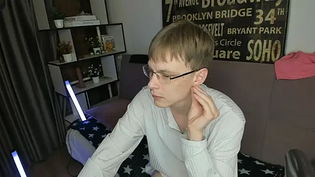 TwinkWhite online show from May 2026 09:04:01 PM