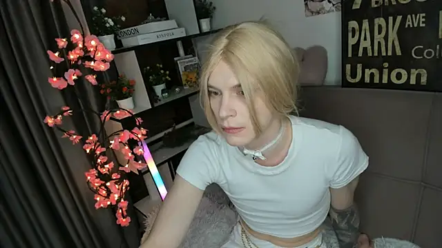 TwinkWhite online show from May 2026 09:53:01 PM