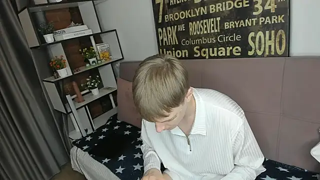 TwinkWhite online show from May 2026 07:35:01 PM