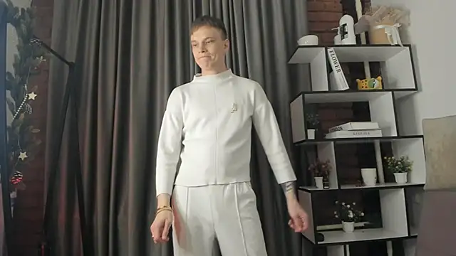 TwinkWhite online show from April 2026 08:20:02 PM