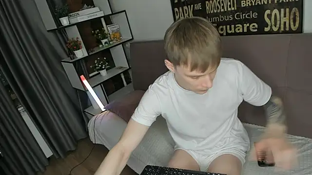TwinkWhite online show from May 2026 09:08:01 PM
