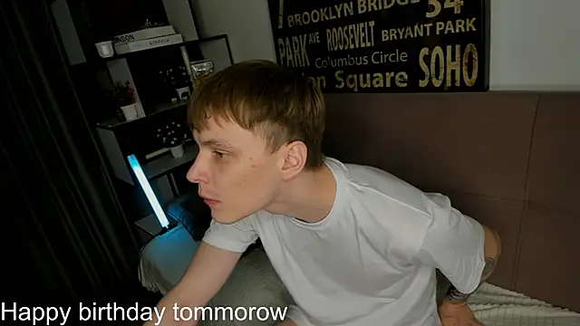 TwinkWhite online show from May 2026 09:01:02 PM