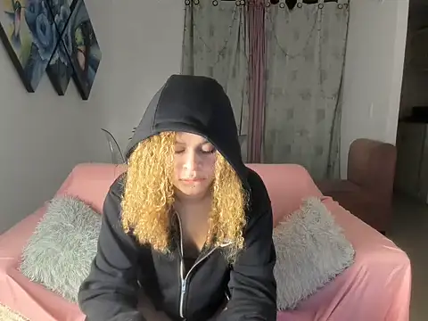 Snapshot of Michellblue chatting on July 2026 06:47:02 AM Michellblue online show from July 2026 06:47:02 AM
