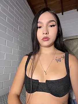 LauKisses online show from April 2026 01:13:02 AM