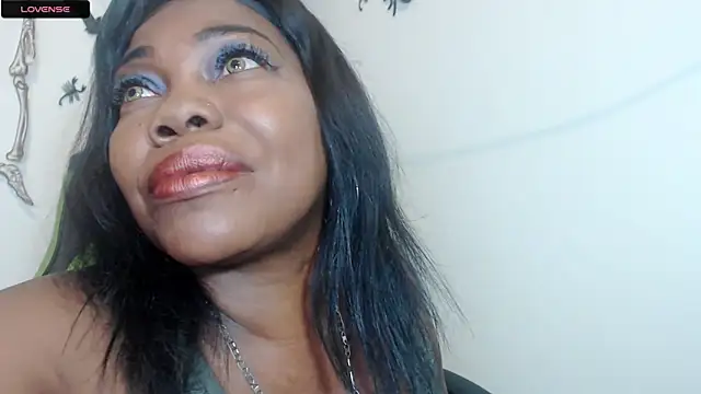 Snapshot of hotbrunettecasandra chatting on October 2025 04:52:02 PM hotbrunettecasandra online show from October 2025 04:52:02 PM