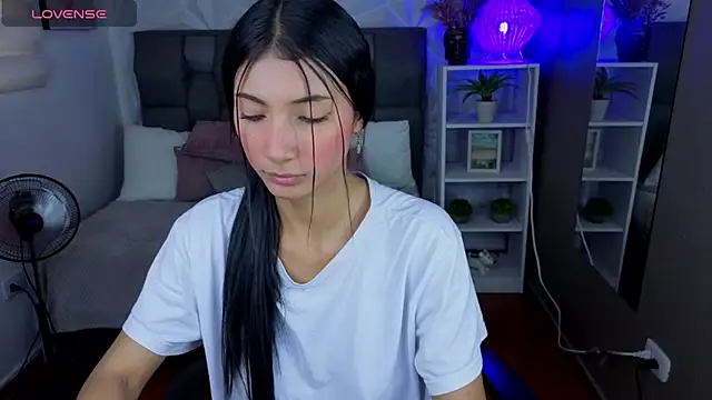 Snapshot of Perlaa_moon_ chatting on July 2026 06:55:02 PM Perlaa moon online show from July 2026 06:55:02 PM