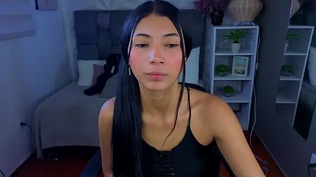 Snapshot of Perlaa_moon_ chatting on July 2026 04:51:01 PM Perlaa moon online show from July 2026 04:51:01 PM