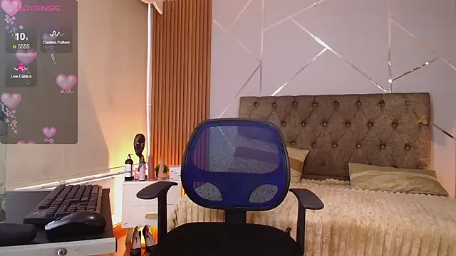 Perlaa moon  online show from May 2026 03:29:01 PM