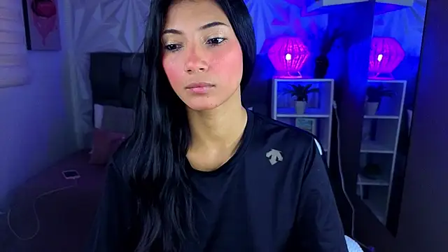 Snapshot of Perlaa_moon_ chatting on June 2026 01:43:02 PM Perlaa moon online show from June 2026 01:43:02 PM