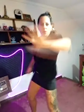 LauKiss online show from April 2026 07:14:01 PM