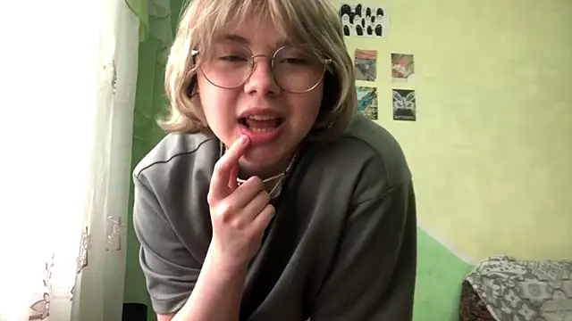 HalcyonHugX online show from April 2026 01:25:01 PM