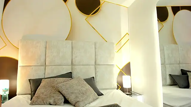 Liney09  online show from April 2026 07:41:02 PM