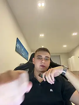 WARDEN w online show from April 2026 06:33:02 PM