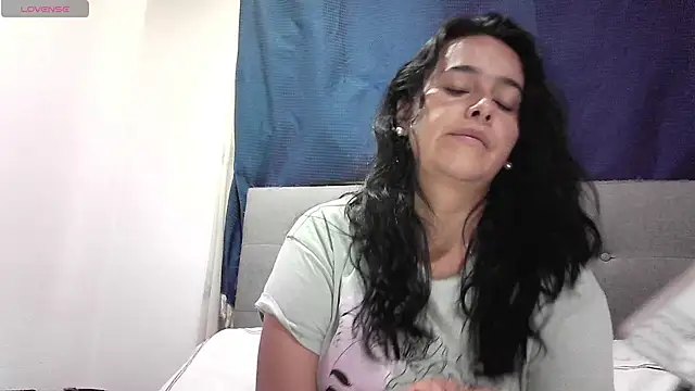 Estefany-magic online show from July 2026 01:35:02 PM