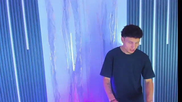 Snapshot of The_King_Swit chatting on April 2026 07:06:02 PM The King Swit online show from April 2026 07:06:02 PM