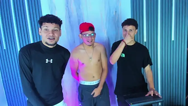 Snapshot of The_King_Swit chatting on April 2026 08:46:02 PM The King Swit online show from April 2026 08:46:02 PM