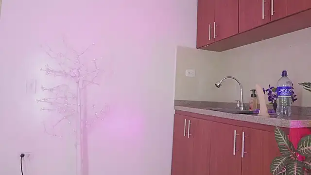 Snapshot of IvyLuxe_ chatting on April 2026 12:11:02 AM IvyLuxe online show from April 2026 12:11:02 AM