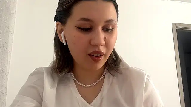 CharmyForYou online show from April 2026 05:49:02 PM